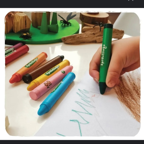 Sproutlings Natural Soy & Beeswax Crayons 8 Piece Count Multicolor Vibrant NEW - Picture 8 of 11
